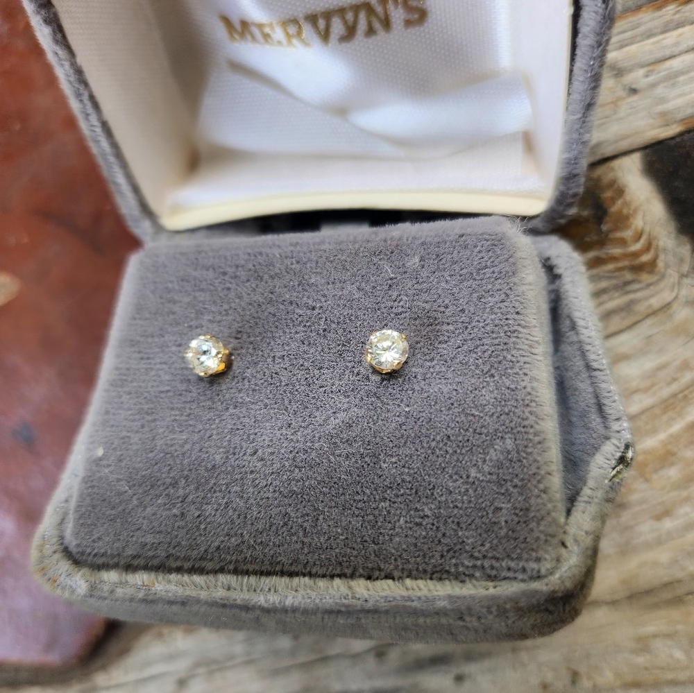 VINTAGE DIAMOND STUD EARRINGS